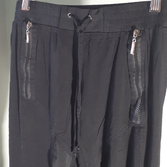 Mustard seed drawstring and elastic waist joggers. Size small - Picture 3 of 7